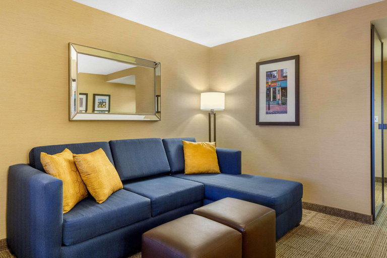 Bedroom 3, Comfort Inn & Suites Logan Airport, Suffolk