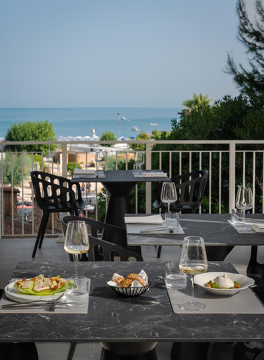 Food & Drinks 5, View Place & Spa, Ancona