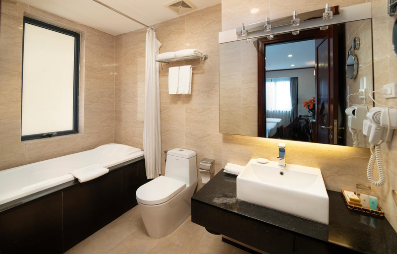 Bathroom 4, Hanoi La Rosa Hotel, Đống Đa