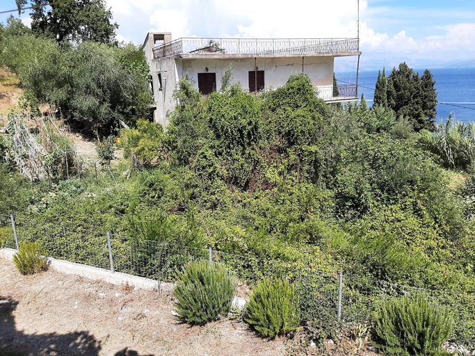 5, Romantic apartment in Mpenitses with shared pool, Ionian Islands