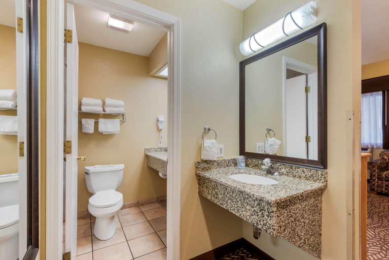 Bathroom 4, Best Western Turquoise Inn & Suites, Montezuma