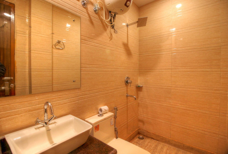 Bathroom 4, Hotel Viva Palace By OPO, Delhi