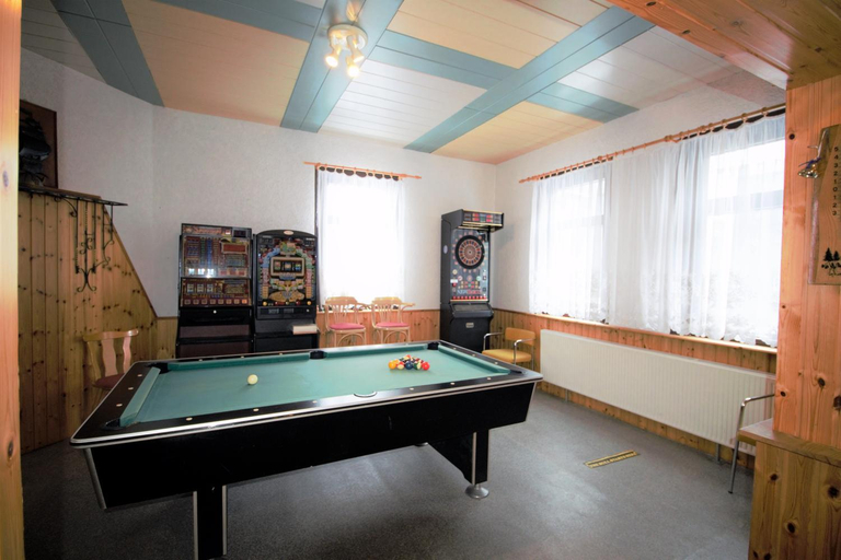 Others 4, Hotel Zur Henne, Ilm-Kreis