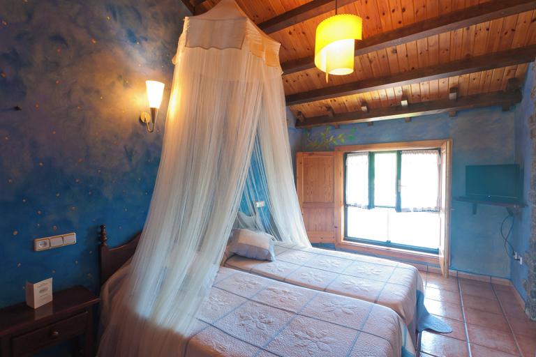 Bedroom 2, Hotel Costa de Rodiles, Asturias