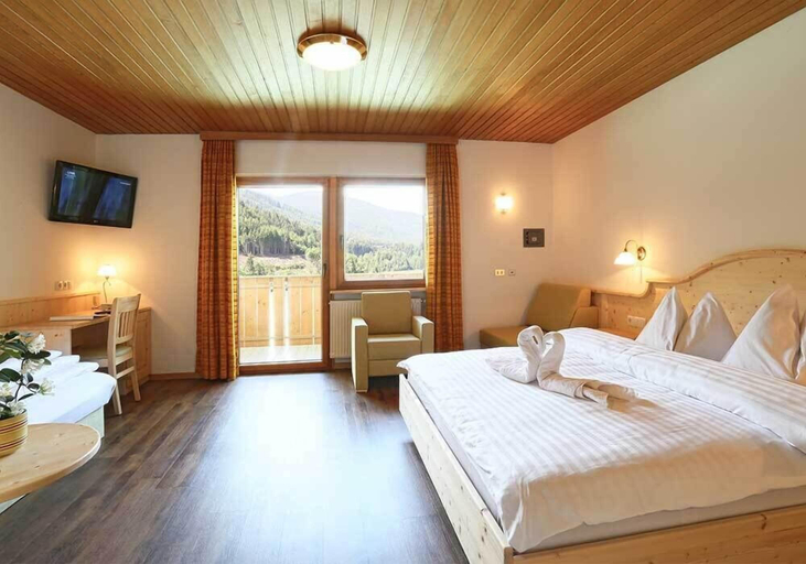 Bedroom 2, Hotel Seehof, Bolzano