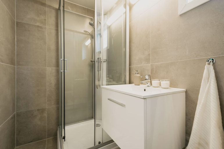Bathroom 4, Bergen Beds - Serviced Apartments, Bergen