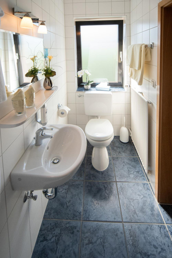 Bathroom 3, Hotel Garni Zum Grv Nen Baum, Paderborn