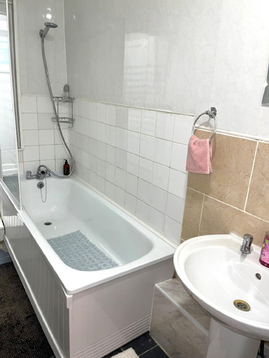 Bathroom 3, Penn Gardens Spacious Studio - 3, London