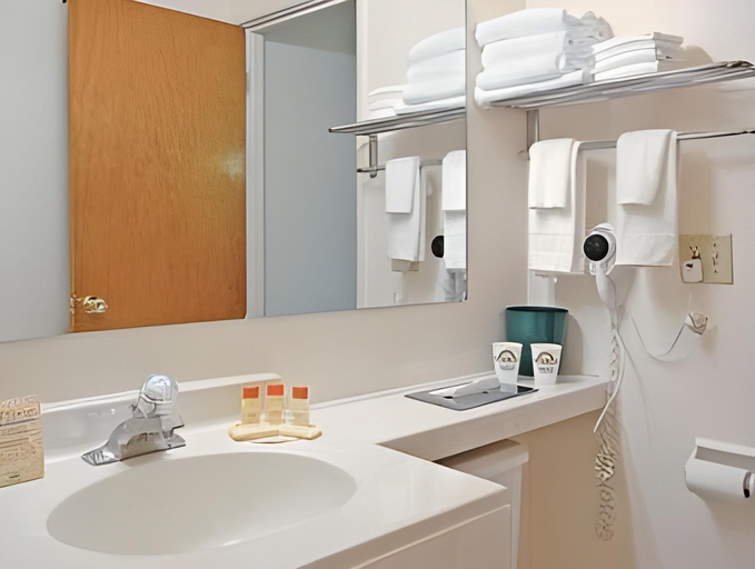 Bathroom 4, Quality Inn St. Paul-Minneapolis-Midway, Ramsey