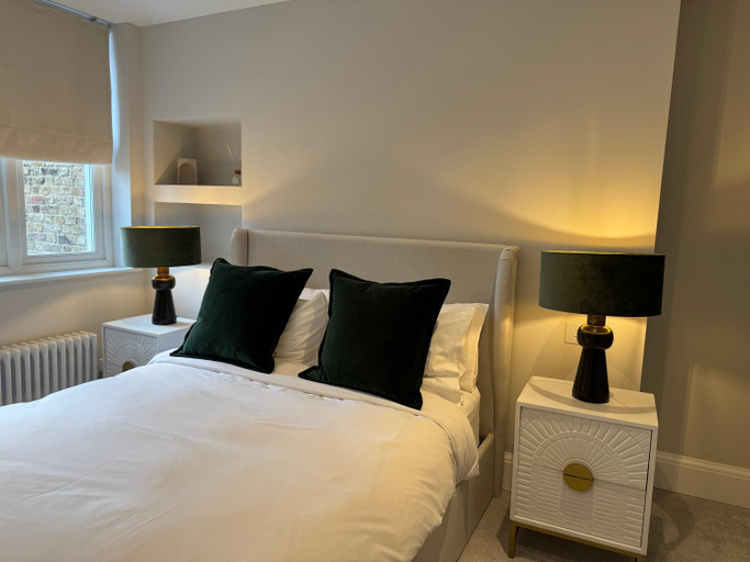 Bedroom 2, Comfort 3 Bedroom Home in Notting Hill, London