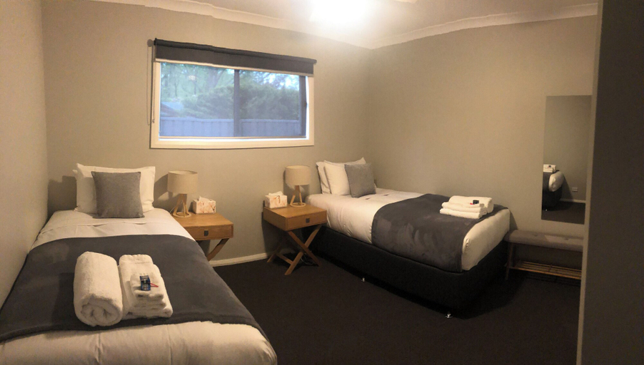 Bedroom 2, Abalina Cottages Cherry lane, Alpine - East
