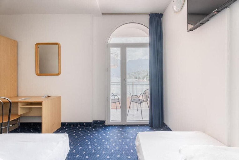 Bedroom 3, Lake Hotel Ifigenia, Trento