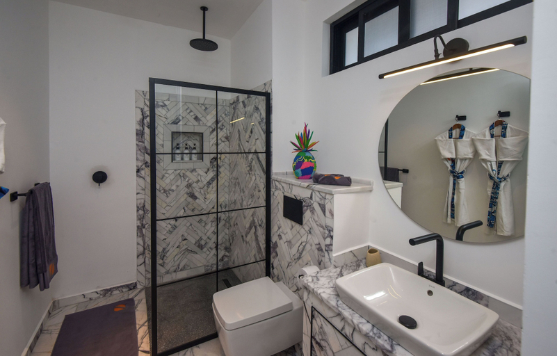 Bathroom 3, Z Hotel & Z2 Hotel, Kaskazini 'A'