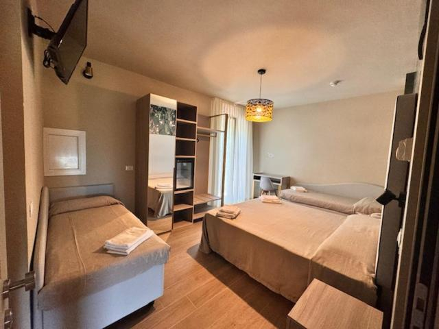 Bedroom 5, Hotel Royal Inn, Rimini