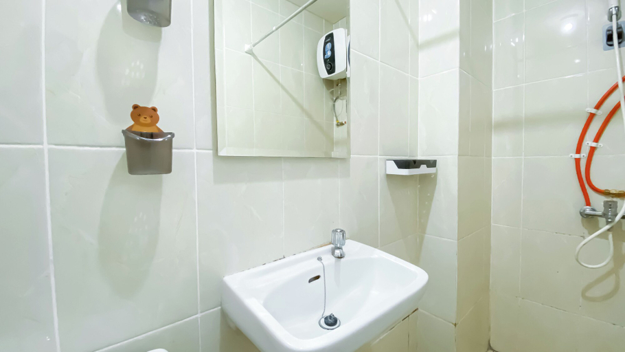 Bathroom 4, Warm Studio Apartment at M-Town Residence, Tangerang