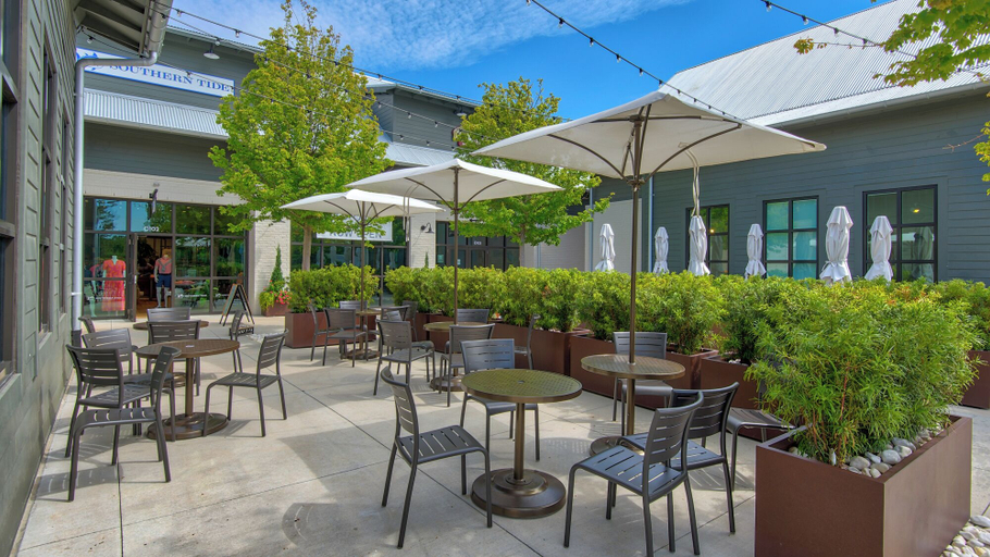Food & Drinks 4, Private Pool, Minutes to the Gulf - Pet Friendly + 5 Bikes: Sleeps 12, Walton