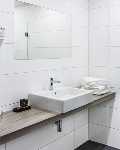 Bathroom 4, Fletcher Hotel-Restaurant Wings-Rotterdam, Rotterdam