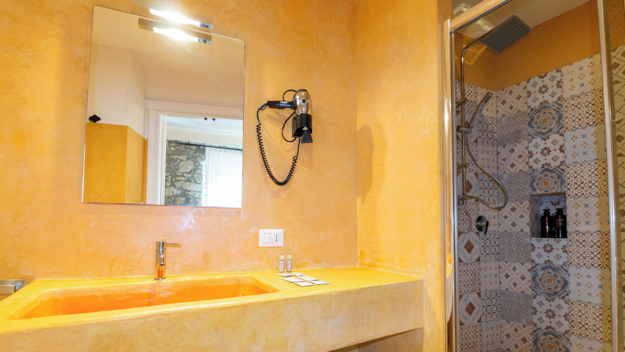 Bathroom 3, Bosa Eye House 1873, Oristano