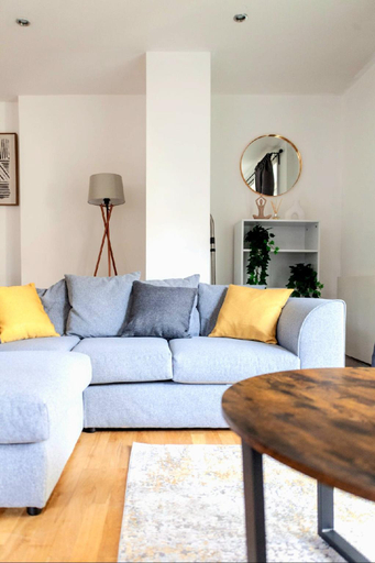 Others 5, Comfy 2 Bed Apt with Garden,Battersea Central LDN, London