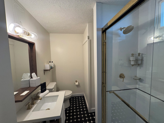 Bathroom 3, The Ours at Geneva on the Lake, Ashtabula