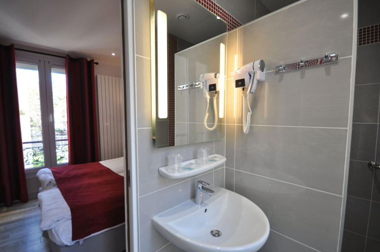 Bathroom 5, Grand Hotel De Turin, Paris