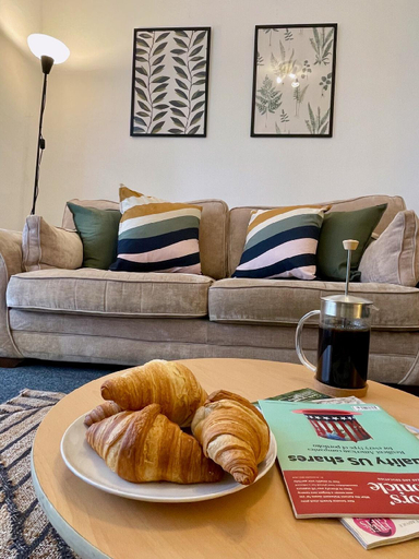 Food & Drinks 4, University View - Free Parking - Sleeps 8, Nottingham