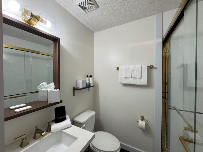 Bathroom 3, The Ours at Geneva on the Lake, Ashtabula