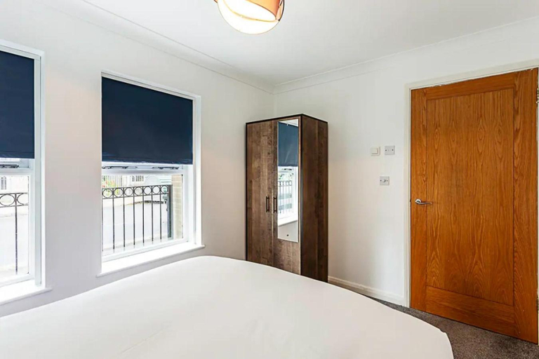 Others 4, 2BR , 50" TV, Nespresso machine, direct access, London