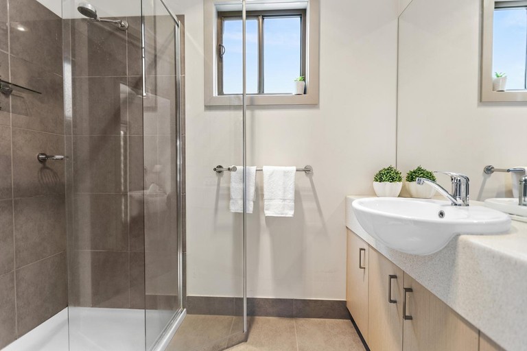 Bathroom 4, Tasman Holiday Parks - Lake Mulwala, Corowa
