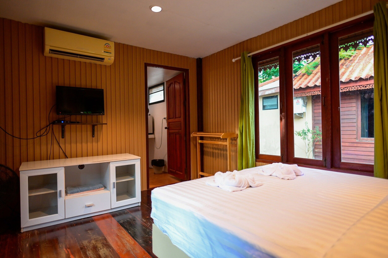 Bedroom 2, Saphli Villa Beach Resort, Pathiu
