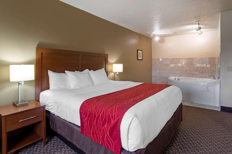 Bedroom 3, Comfort Inn Hobart-Merrillville, Lake