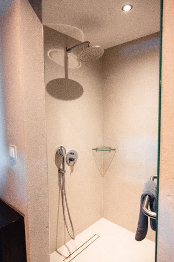 Bathroom 5, 12 Months Luxury Resort, Thessaly