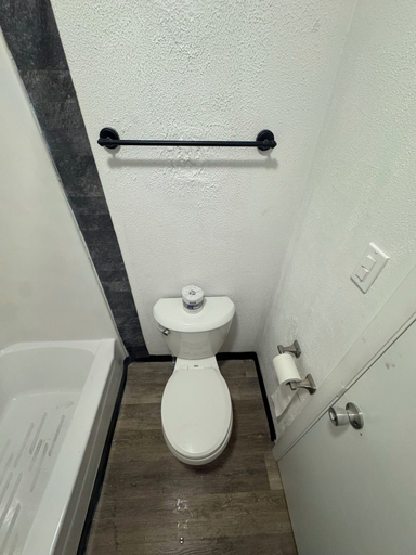 Bathroom 3, Holiday Lodge Motel, Sheridan