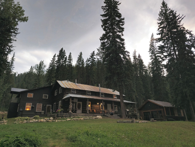 Exterior & Views, Rustic Beaverfoot Lodge Executive Cabin, Columbia-Shuswap