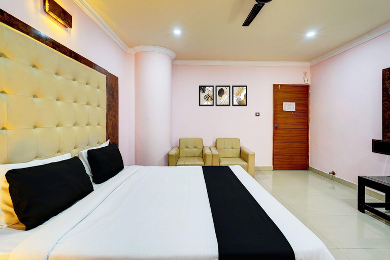 Room 2, Stylish Stays at MG Road Near Commercial Street, Bangalore