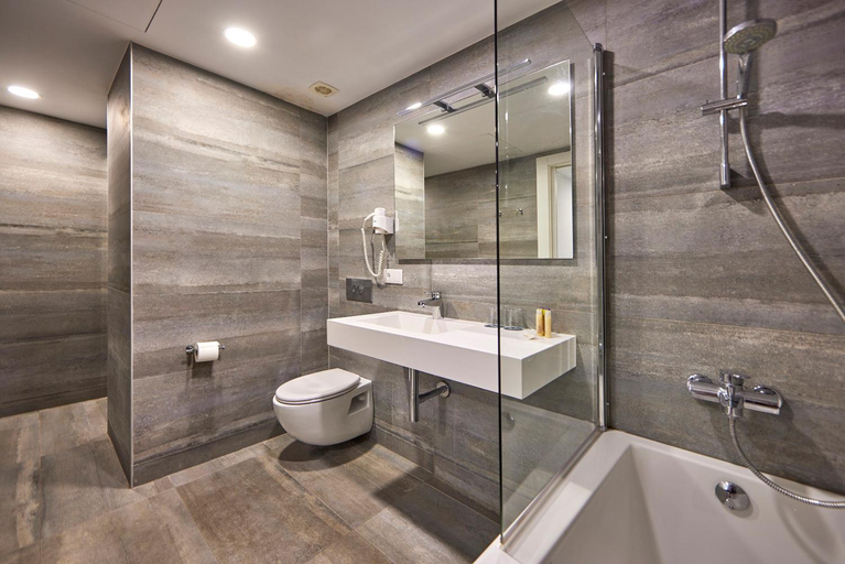 Bathroom 2, Ona Don Juan, Girona