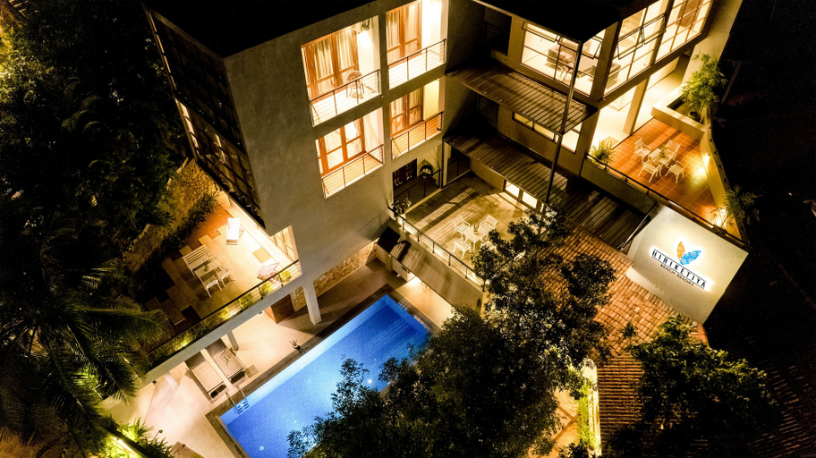 Exterior & Views