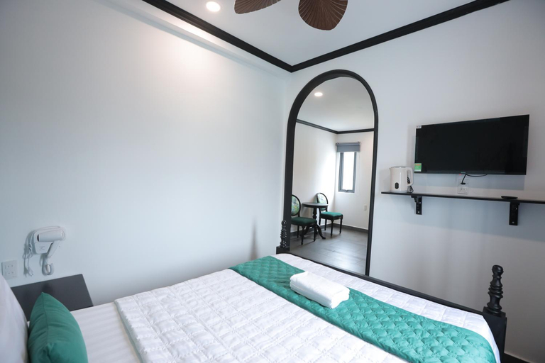 5, Phu Gia Hotel 228 Le Van Luong, District 7