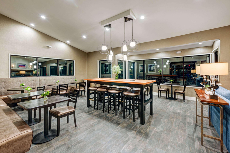 Food & Drinks 5, The Garrison Hotel, an Ascend Hotel Collection Mem, Strafford