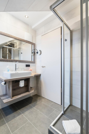 Bathroom 3, Hotel Demas Garni, München