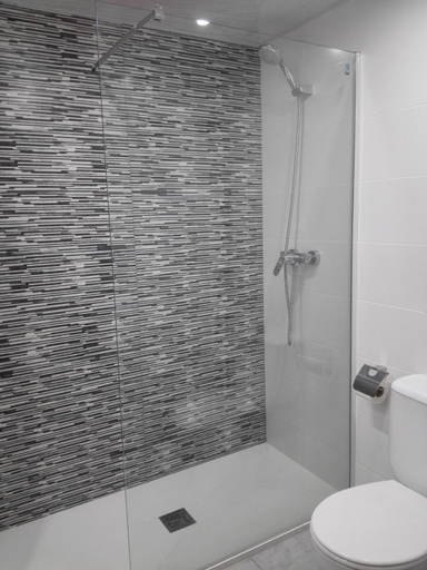Bathroom 1, Aparthotel Las Mariposas, Girona
