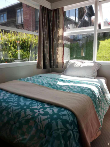 Bedroom 2, Cornwall Park Homestay, Waitakere