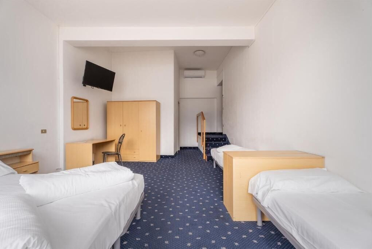Bedroom 4, Lake Hotel Ifigenia, Trento