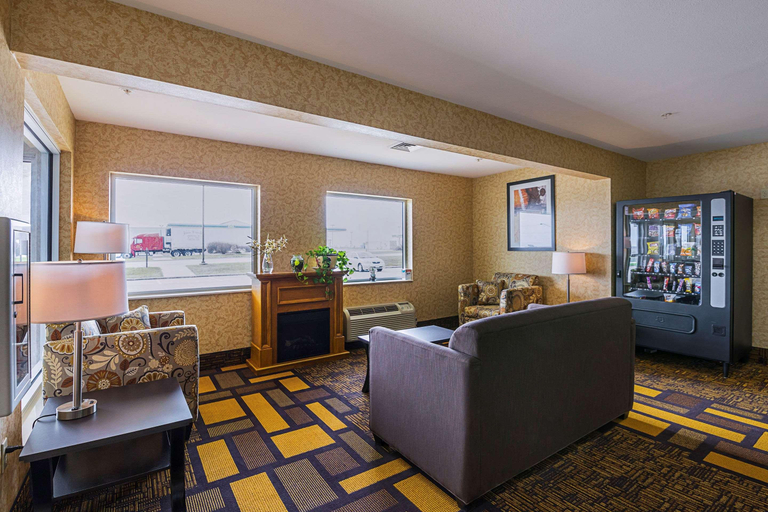 Public Area 2, Quality Inn & Suites Belmont - Platteville, Lafayette