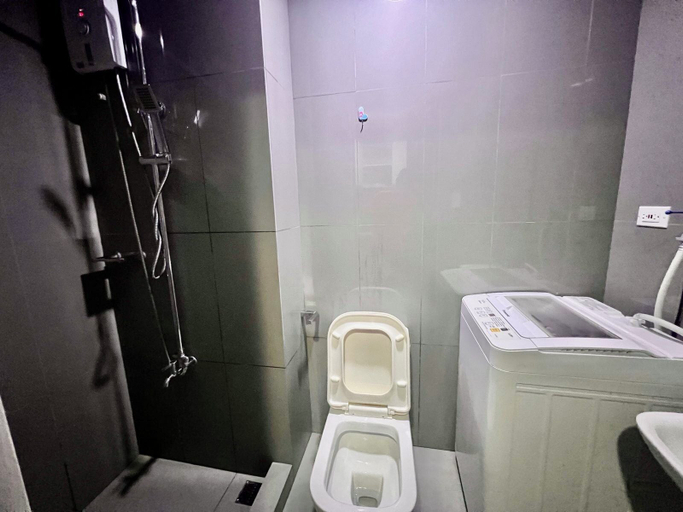 Others 5, Cheap Accommodation - Air Residences, Makati City