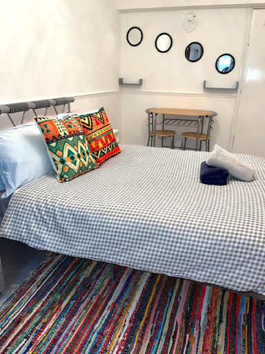 Bedroom 2, Penn Gardens Spacious Studio - 3, London