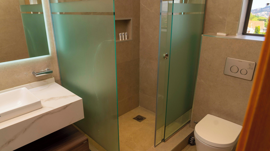 Bathroom 4, Abrish Hotel and Apartment, Kampala