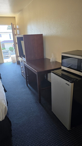Bedroom 5, Terrace Inn and Suites, Contra Costa