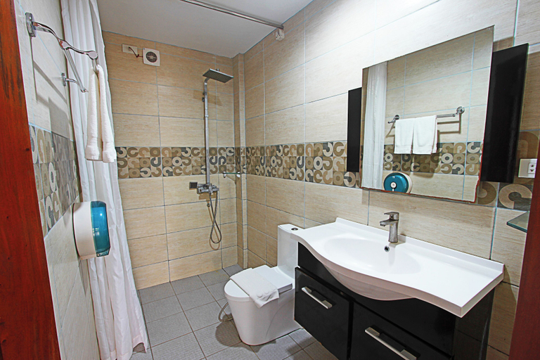 Bathroom 5, Harmony Hotel, Panglao