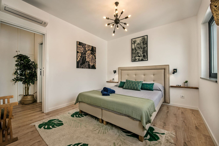 Room 2, Casinha da Sorte · STYLISH & UNIQUE HOUSE IN THE H, Lagoa